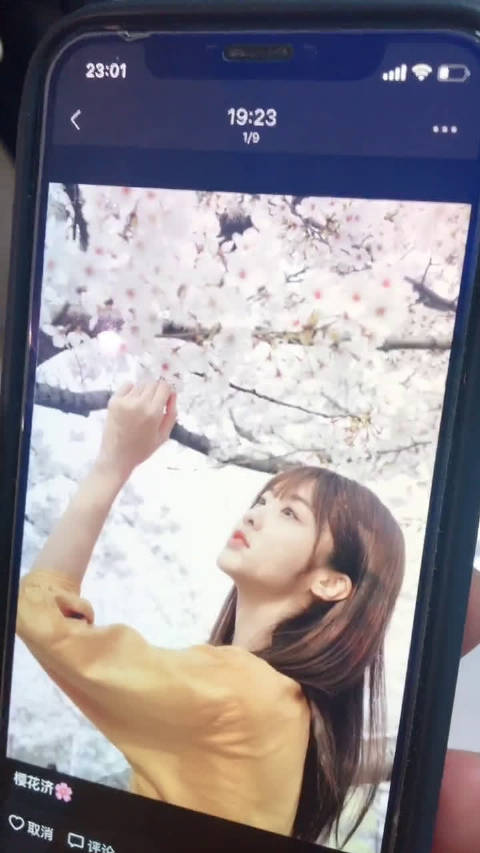 video-poster