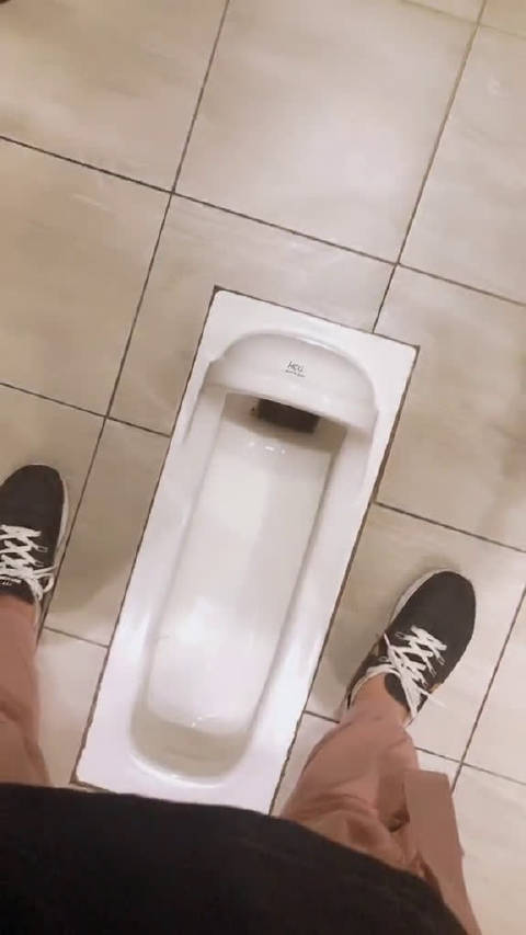Шлюха В Мужском Туалете