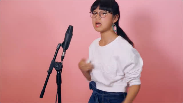 12岁的印尼女孩kim翻唱arianagrande的7ringszt