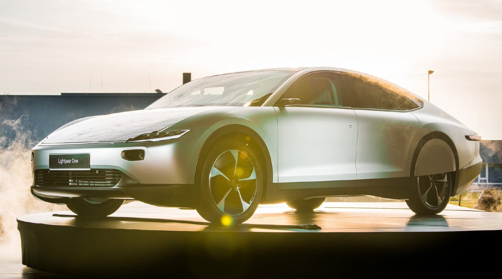 初创汽车公司lightyear发布全新太阳能电动概念车zt