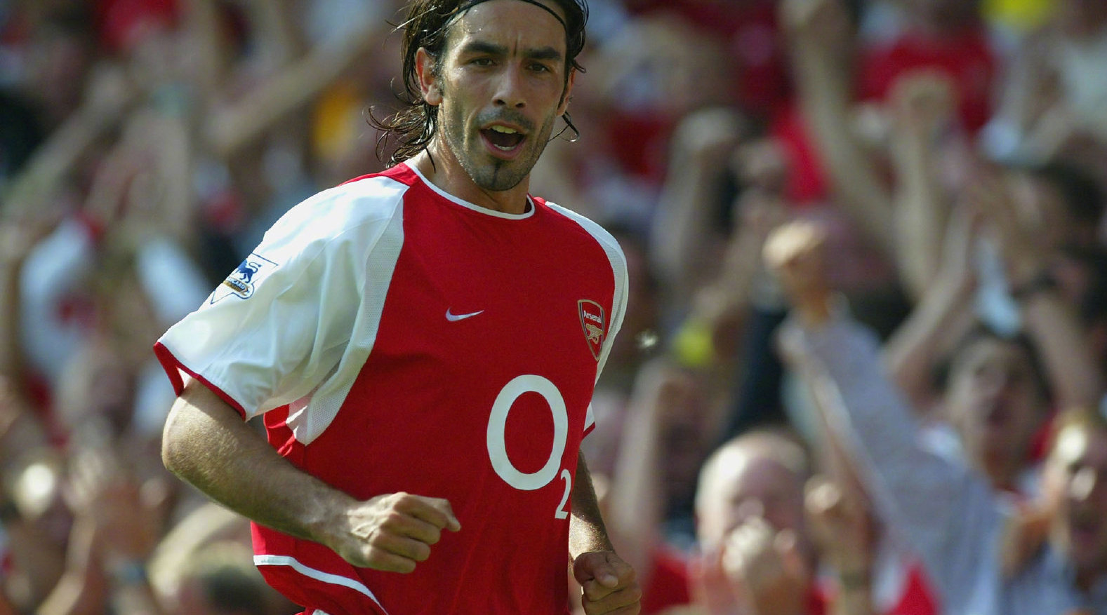 19年前的今天皮雷正式加盟阿森纳帮助球队完成49场不败