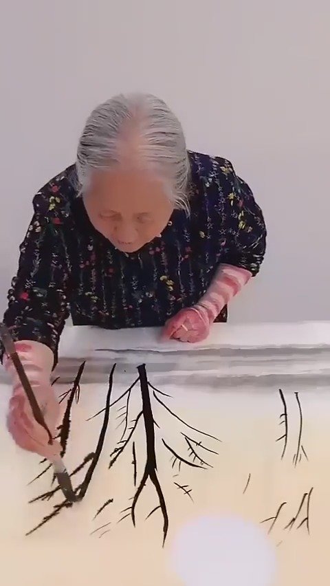 108岁老奶奶作画真是高手在民间zt