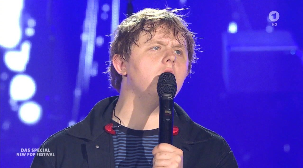 英国超人气新星lewiscapaldi最新现场献唱热单someoneyoulovedzt