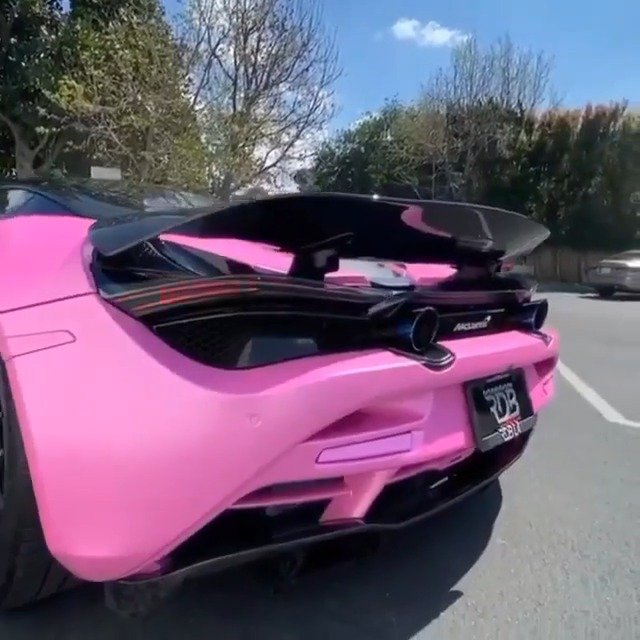 这种渐变色的迈凯伦720s大家喜欢吗