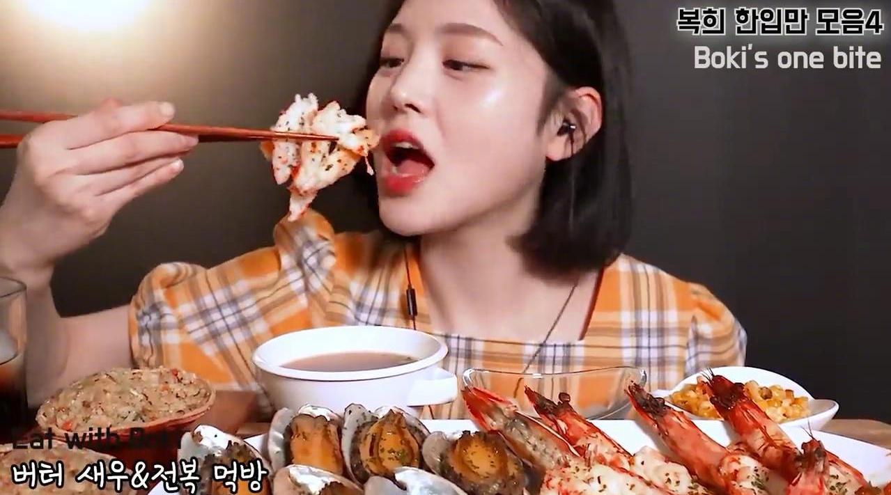 韩国深渊巨口的boki小姐姐大口吃播合集这些吃播这样都吃不胖的怎么
